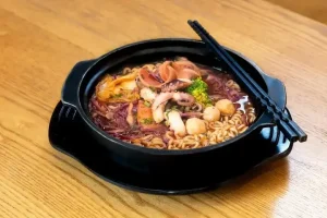 Mì Cay Hàn Quốc Có Bao Nhiêu Calo? Phân Tích Chi Tiết