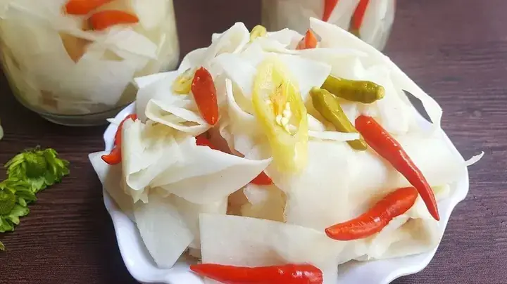 Măng Ngâm Ớt Có Tốt Không? Phân Tích Toàn Diện Về Lợi Ích & Rủi Ro