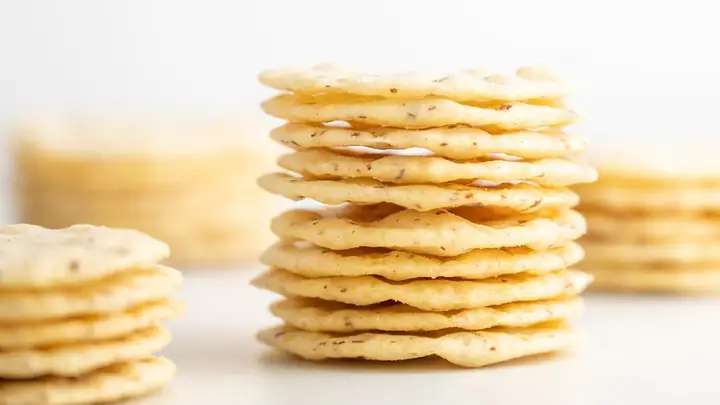 Bánh Gạo Làm Từ Gì? Bí Quyết Chọn Nguyên Liệu & Chế Biến