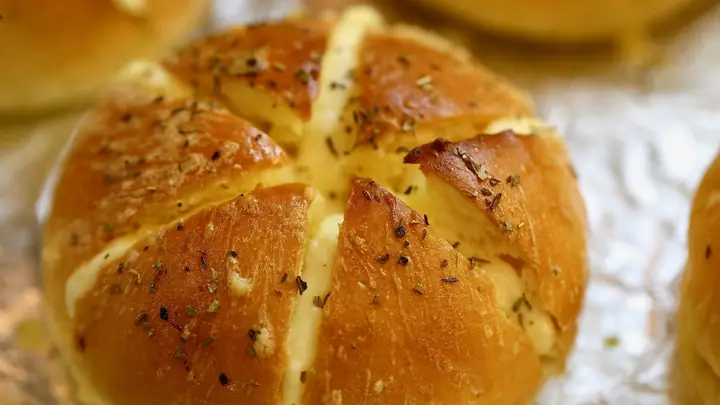 Hướng Dẫn Làm Bánh Mì Bơ Tỏi Phô Mai Hàn Quốc