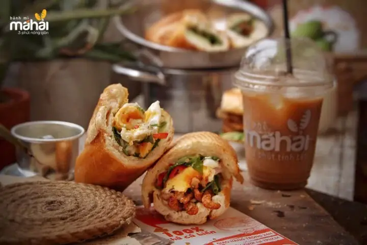 Bánh Mì Chả Cá Sợi: Đánh Giá Toàn Diện Về Món Ăn Đường Phố Độc Đáo