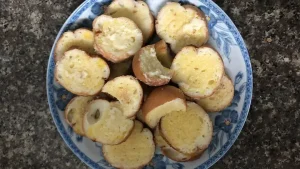 Review Bánh Mì Sấy Bơ Đường: Bí Quyết Giòn Tan, Béo Ngậy Chuẩn Vị