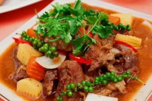 Bò Nấu Tiêu Xanh Ăn Với Bánh Mì