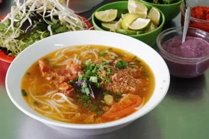 Review Bún Riêu Cô Lan Đà Lạt: Đậm Đà, Giá Rẻ Và So Sánh Thực Tế