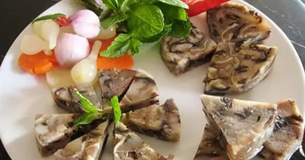 Hướng Dẫn Chi Tiết Cách Làm Giò Thủ Bằng Chai Nhựa Tại Nhà