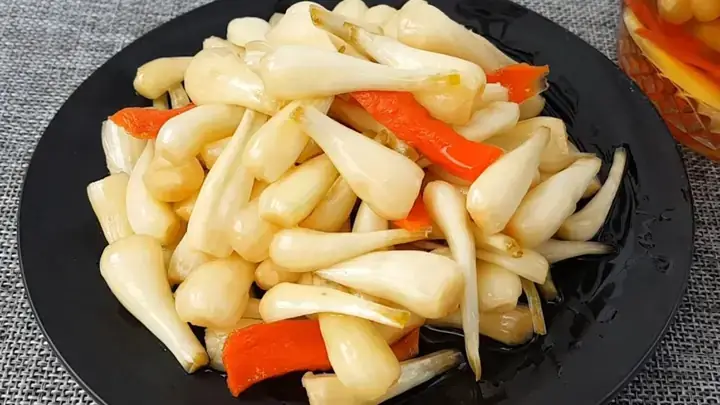 Cách Muối Củ Kiệu Mặn Truyền Thống: Bí Quyết Giòn Ngon, Không Bị Hư