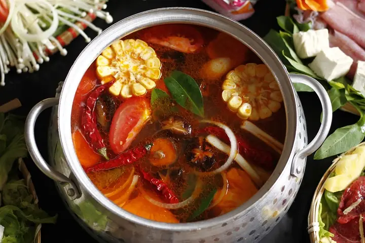 Hướng Dẫn Nấu Lẩu Tomyum Nước Cốt Dừa Chuẩn Vị Tại Nhà