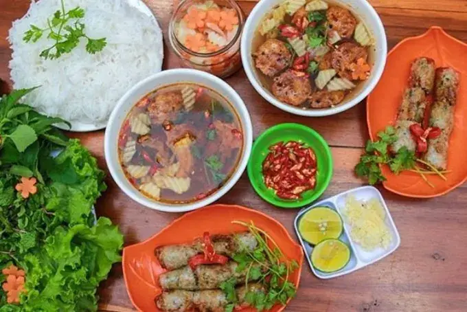 Bún Chả Hà Nội Cách Ăn Chuẩn Vị: Hướng Dẫn Toàn Tập Từ A Đến Z