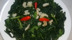 Cách Làm Cải Cúc Xào Tỏi Và Xào Cà Chua Thơm Ngon, Giòn Rau