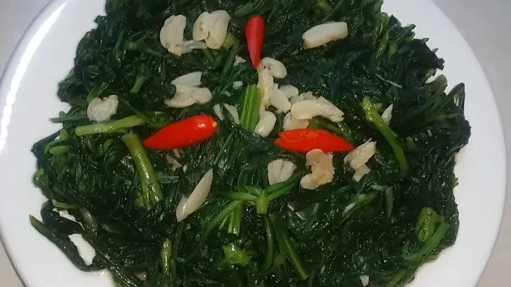 Cách Làm Cải Cúc Xào Tỏi Và Xào Cà Chua Thơm Ngon, Giòn Rau