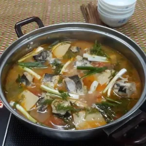 Canh Cá Nheo Nấu Dưa Chua