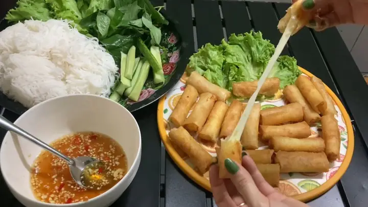 Chả Giò Hải Sản Phô Mai: Bí Quyết Chiên Giòn, Phô Mai Kéo Sợi