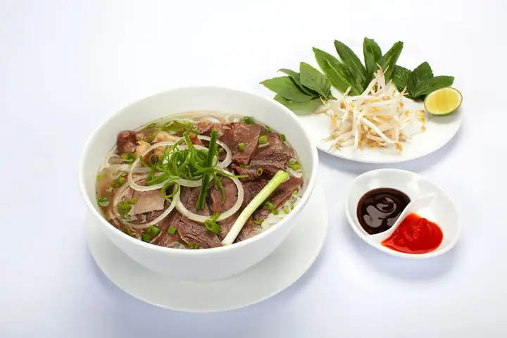 Công Thức Nấu Phở Bò Chuẩn Vị: Hướng Dẫn Chi Tiết Từ A Đến Z