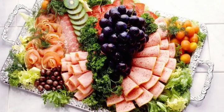 Dĩa Đồ Nguội Gồm Những Gì? Hướng Dẫn Chọn Nguyên Liệu Và Bày Trí Chuẩn Chuyên Nghiệp