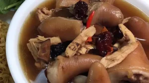 Đuôi Heo Hầm Thuốc Bắc