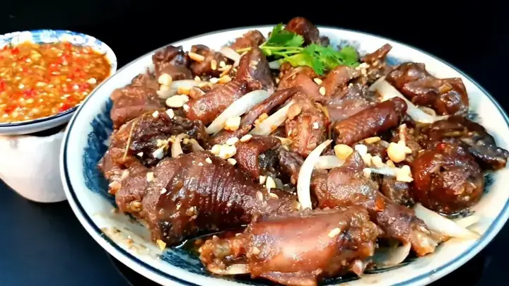 Gà Chọi Xào Sả Ớt: Công Thức Chi Tiết Và Bí Quyết Thành Công
