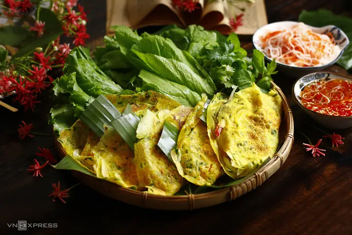 Hình Ảnh Bánh Xèo Miền Tây: Biểu Tượng Vàng Giòn Của Vùng Sông Nước