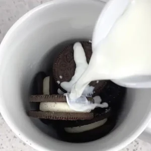 Cách Làm Bánh Oreo Trong Cốc Bằng Lò Vi Sóng Đơn Giản