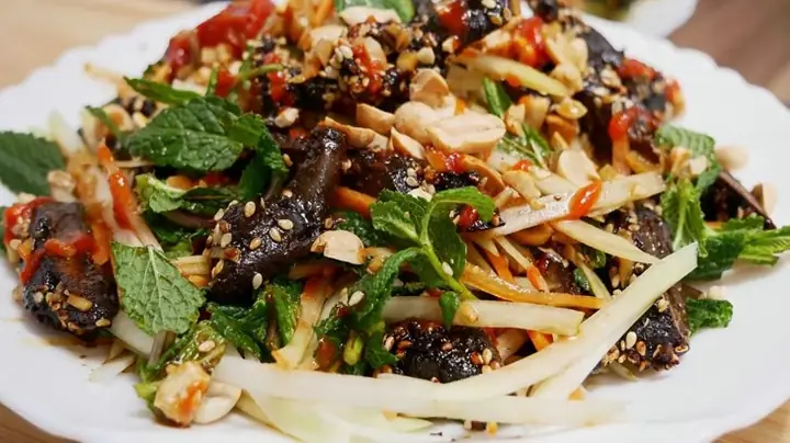 Khô Bò Đen Làm Từ Gì? Công Thức & Bí Quyết Nấu Chuẩn Vị