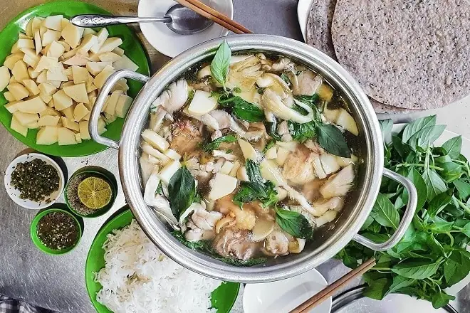 Lẩu Gà Lá É: Công Thức Nấu Ngon Chuẩn Vị Tây Nguyên