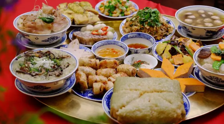 Mâm Cơm Hóa Vàng Ngày Tết