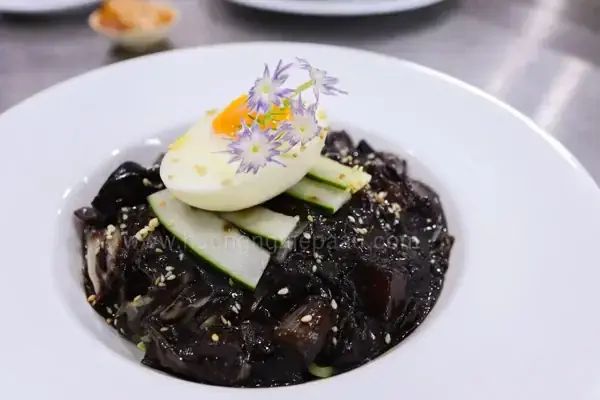 Hướng Dẫn Toàn Tập Về Mì Tương Đen Hàn Quốc (jajangmyeon)