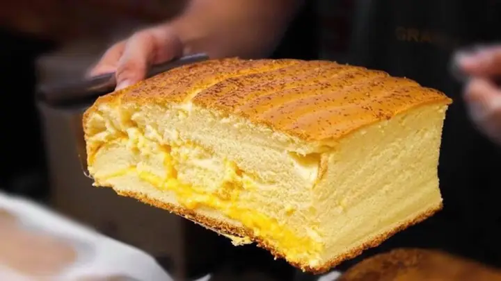 Đánh Giá Chi Tiết Bánh Bông Lan Phô Mai Nhật Bản Grand Castella: Thực Hơn Hay Chỉ Là Chiêu Trò?