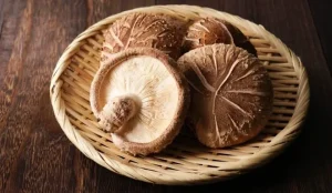 Nấm Đông Cô Và Nấm Hương: Giống Nhau Hay Khác? Phân Tích Toàn Diện Từ Đặc Điểm Đến Công Dụng