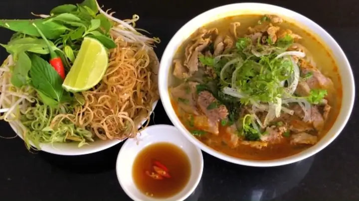 Bún Bò Tái: Công Thức Nấu Tại Nhà Không Cần Mắm Ruốc Vẫn Thơm Ngon