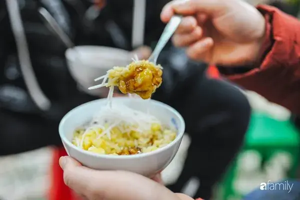 Review Quà Chiều Hà Nội: Đánh Giá Chi Tiết 10 Món Ăn Vặt Truyền Thống Ngon Nhất