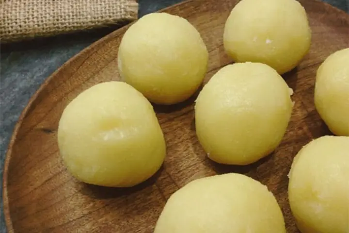 Nguyên Liệu Làm Bánh Trôi Nước: Danh Sách Đầy Đủ Và Bí Quyết Chọn Lựa
