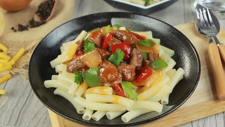 Cách Làm Nui Xào Bò Lúc Lắc Thơm Ngon Chuẩn Vị