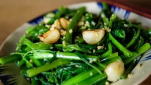 Rau Muống Xào Tỏi: Công Thức Đơn Giản Cho Món Ăn Gia Đình Ngon Miệng
