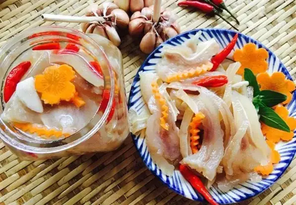Tai Heo Ngâm Chua Ngọt Để Được Bao Lâu? Hướng Dẫn Bảo Quản Chuẩn An Toàn