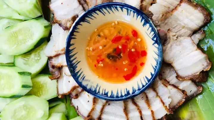 Ba Rọi Chiên Giòn Vành Khuyên