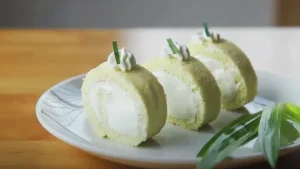 Hướng Dẫn Làm Bánh Bông Lan Cuộn Sữa Lá Dứa Thơm Ngon Mềm Mịn