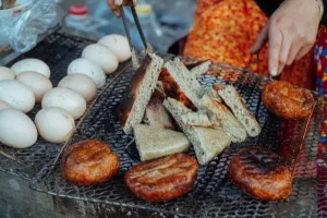 Bánh Tam Giác Mạch Hà Giang: Hương Vị Độc Nhất Từ Cao Nguyên Đá