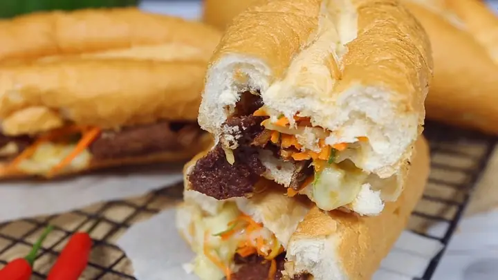 Bánh Mì Bò Phô Mai: Review Chi Tiết 2 Công Thức Ngon Chuẩn Vị Bánh Mì Bò Phô Mai: Review Chi Tiết 2 Công Thức Ngon Chuẩn Vị