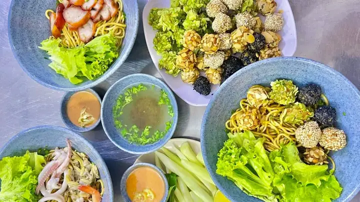 Review Quán Bánh Mì Chả Cá Thu Tân Hương Nam: Gia Truyền Ở Quận 10