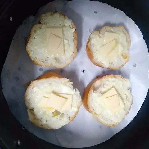 Bánh Mì Kẹp Phô Mai Con Bò Cười