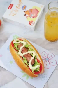 Bánh Mì Kẹp Xúc Xích Đức