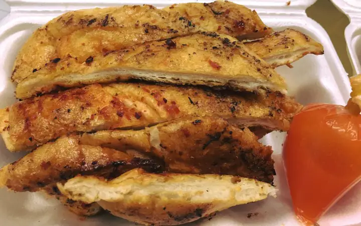 Review Cô Tám: Bánh Mì Nướng Muối Ớt Ngon Rẻ Ở Quận 6