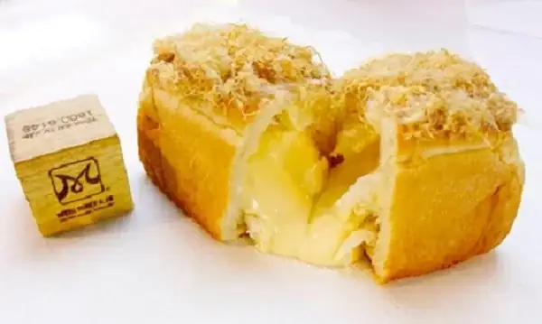 Bánh Mì Phô Mai Tan Chảy: Đánh Giá Chi Tiết Công Thức Và Hương Vị