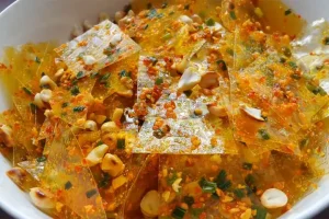 Banh Trang Tron Muoi Tom