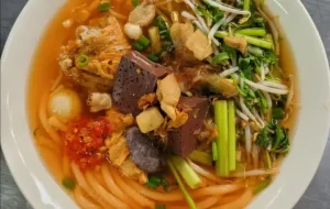 Bún Riêu Buôn Ma Thuột Bà Giao: Review Chi Tiết Và Đánh Giá Khách Quan