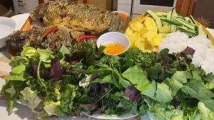 Hướng Dẫn Cách Làm Cá Chép Chiên Giòn Cuốn Bánh Tráng Chuẩn Vị Nhà