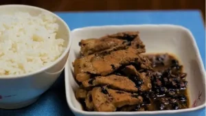 Cách Kho Tàu Thịt Ba Chỉ: Hướng Dẫn Chi Tiết Từ Nguyên Liệu Đến Món Ngon