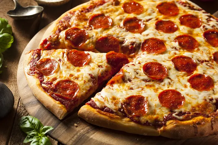 Cách Làm Pizza Tại Nhà Không Cần Lò Nướng: 3 Phương Pháp Đơn Giản