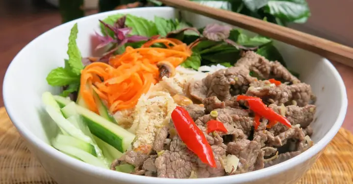 Cách Làm Bún Bò Xào Chuẩn Vị Miền Nam Tại Nhà