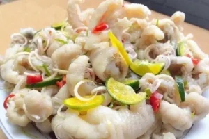 Hướng Dẫn Chi Tiết Cách Làm Chân Gà Rút Xương Ngâm Sả Tắc Giòn Sần Sật